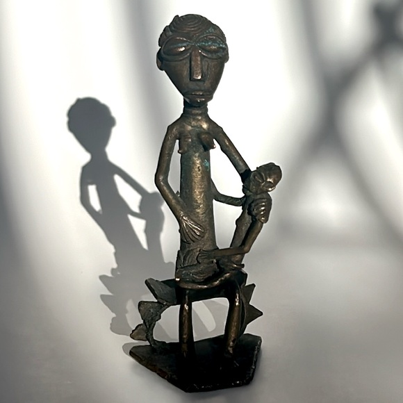 Antique Mother and Child Brass Bronzed Sculpture from Africa 5" (Very Old) - Picture 16 of 16